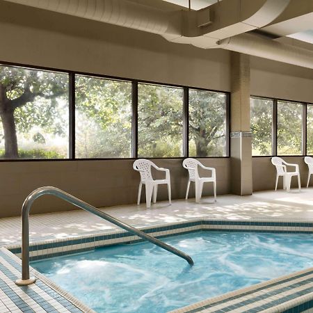 Travelodge By Wyndham Toronto East Bagian luar foto