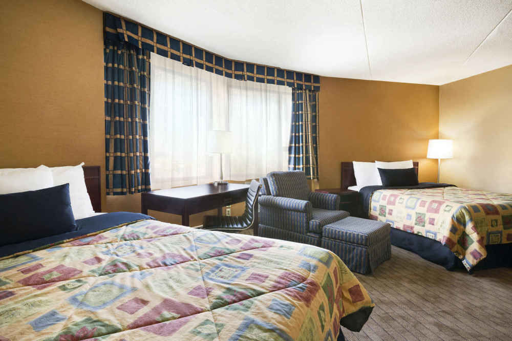 Travelodge By Wyndham Toronto East Bagian luar foto