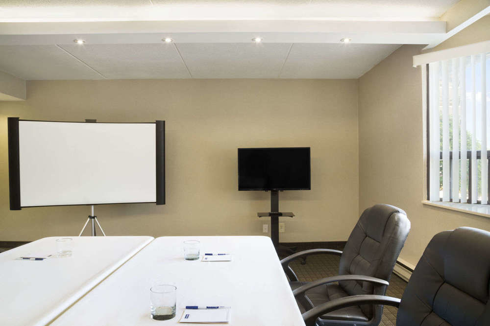 Travelodge By Wyndham Toronto East Bagian luar foto