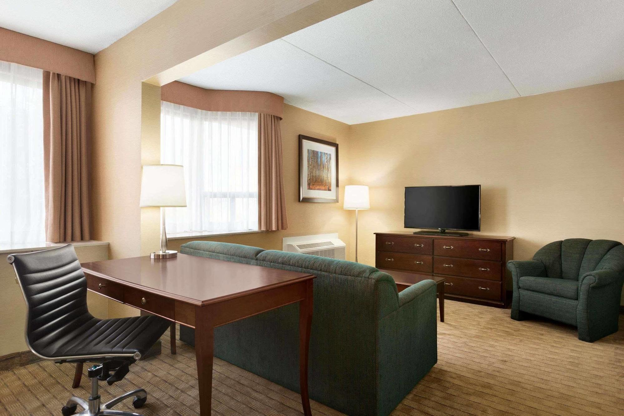 Travelodge By Wyndham Toronto East Bagian luar foto