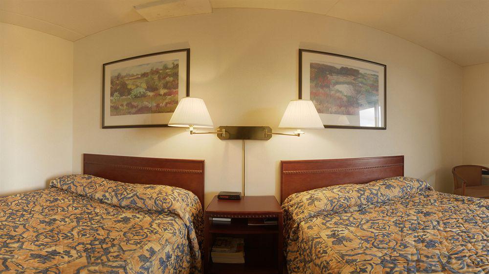 Travelodge By Wyndham Toronto East Bagian luar foto
